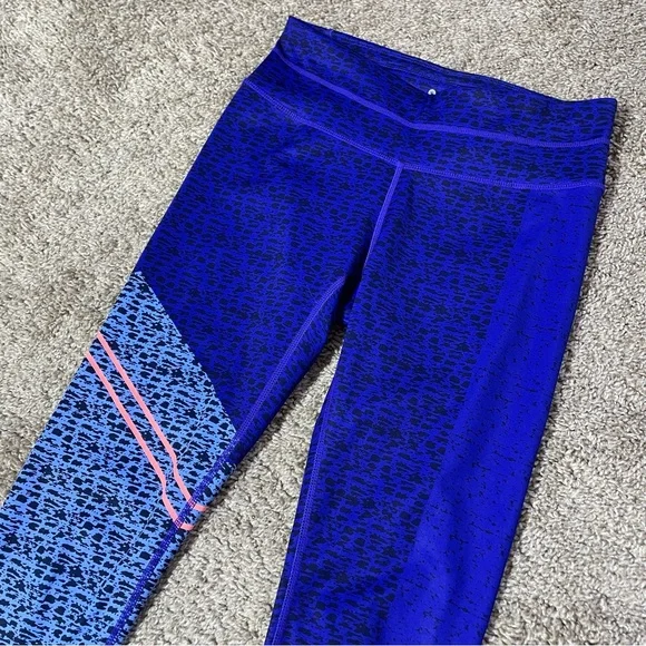 Athleta Asym Sonar Camo 7/8 Leggings XS - Picture 3 of 9
